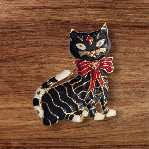 Black Cat Enamel Brooch Pin With Red Bow & Gold Detailing Vintage Design - Picture 1 of 6